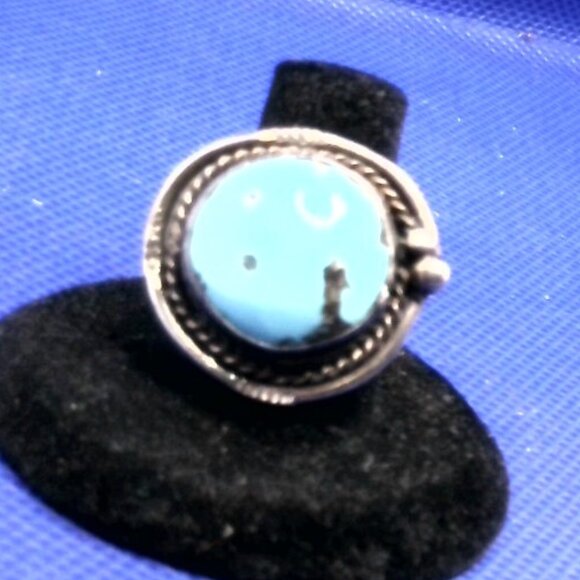 Jewelry - Vintage Navajo silver and turquoise ring SIZE 6